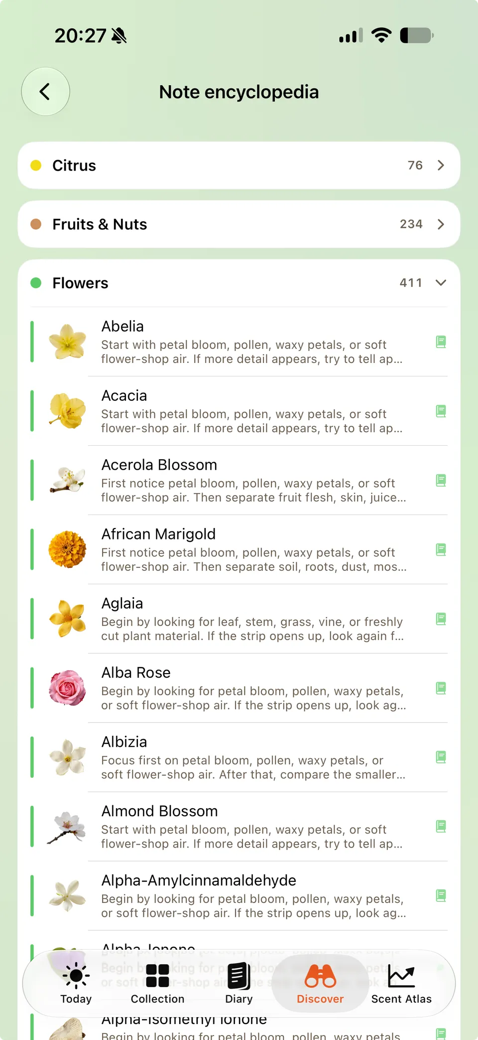 Note encyclopedia showing fragrance families and an expanded Flowers list with note pictures and descriptions.